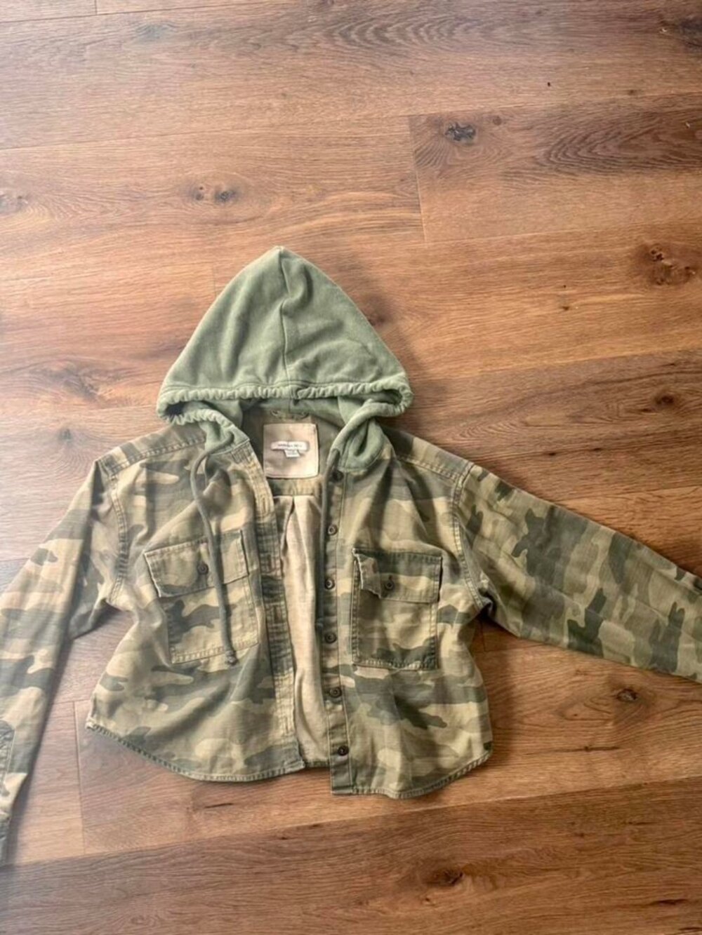 American Eagle Outfitters Women's Khaki and Green Crop-top